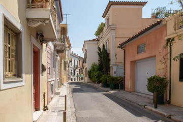 Fototapeta na wymiar narrow street in the old town of Athens