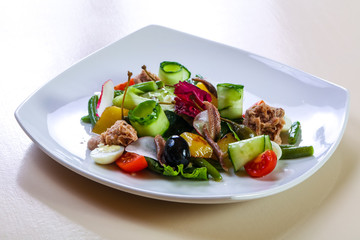 Tuna salad with vegetables