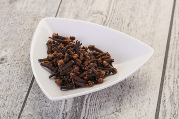 Dry clove seeds