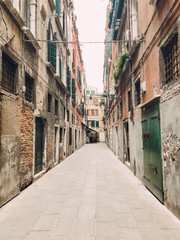 Fototapeta na wymiar narrow street in venice