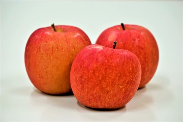 3 Apples