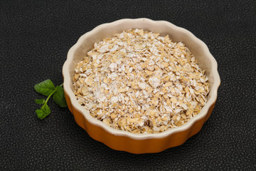Raw oats in the bowl
