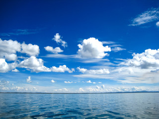 Obraz premium Blue sky over Titicaca Lake, Peru