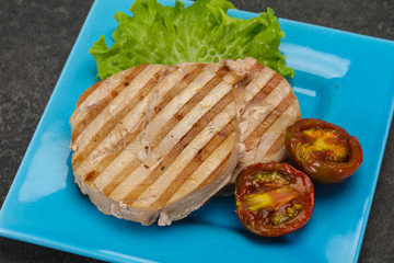 Grilled tuna steak with kumato
