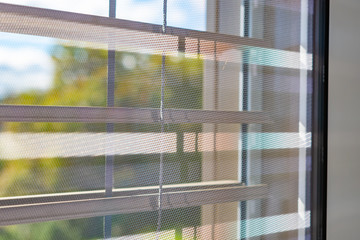 Insektenschutzgitter am Fenster