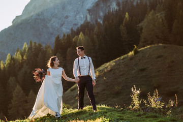 Brautpaar in den Bergen in &Ouml;sterreich
