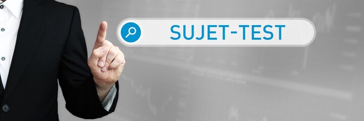 Sujet-Test. Mann zeigt mit Finger auf Suchfeld im Internet. Blaues Wort steht in der Suche. Konzept für Business, Finanzen, Statistik