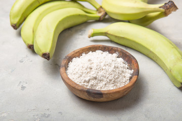 Raw and dried green bananas, plantain flour, resistant flour, prebiotic food, gut health