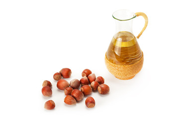 Hazelnut oil with nuts .
