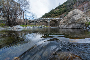 Fototapeta na wymiar old bridge over the Trevélez river (Spain) 