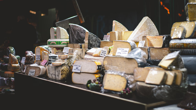 Käse auf einem Biomarkt 