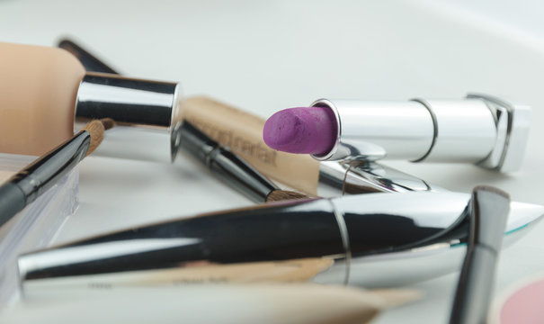 make up brushes eyeshadow mascara violet pomada cosmetics nature quarantine  isoleted