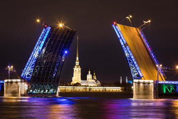 Naklejka na ściany i meble night view of the Palace bridge in Saint Petersburg