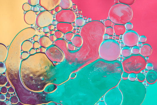 Oxygen bubbles in a liquid