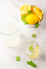 lemonade with lemon and mint