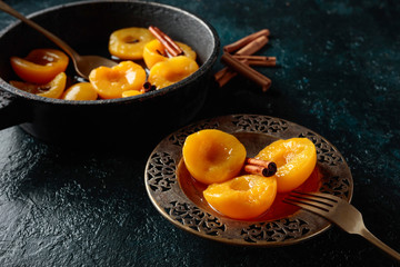 Peach dessert with cinnamon and cloves.