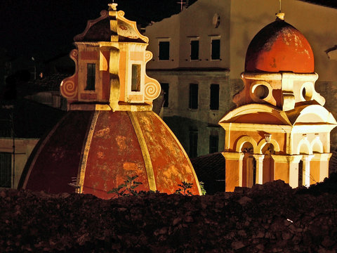 chiesa greca di notte 
