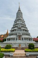 Fototapeta premium Stupa in The Gardens of The Royal Palace of Cambodia in Phnom Penh