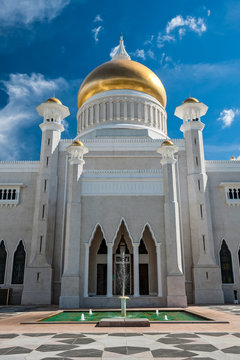 The Sultan Omar Ali Saifuddien Mosque in Bandar Seri Begawan, Brunei