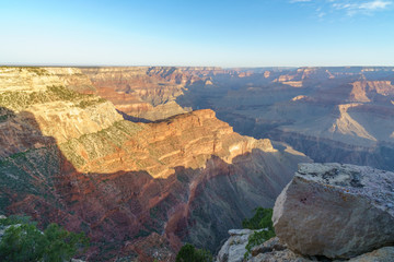 Fototapeta premium hiking the rim trail to mohave point at the south rim of grand canyon in arizona, usa