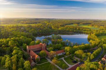 Altes Kloster Chorin in Brandenburg zum Sonnenuntergang