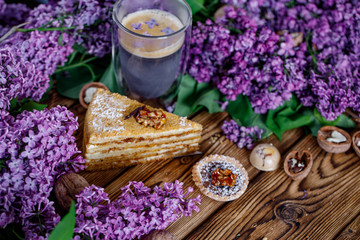 Obraz na płótnie Canvas lilac sweets cake wood