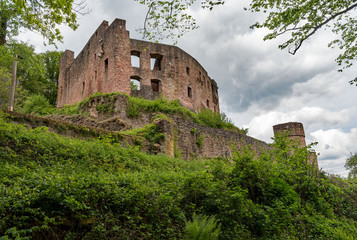 Fototapeta premium Die Burg Freienstein in Gammelsbach, Oberzent im Odenwald, Hessen, Deutschland 