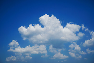 Obraz na płótnie Canvas Beautiful blue sky with cloud.