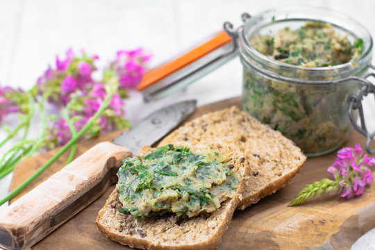 Tartine de terrine v&eacute;g&eacute;tale aux orties