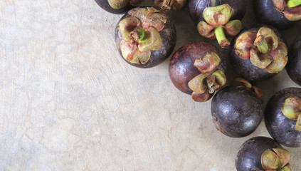 Obraz premium Many fresh mangosteen on gray cement floor.