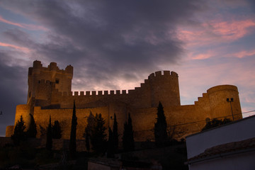 Obraz premium atardecer con castillo de villena