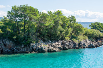 Fototapeta na wymiar sea on the adriatic sea in croatia in radiant turquoise blue