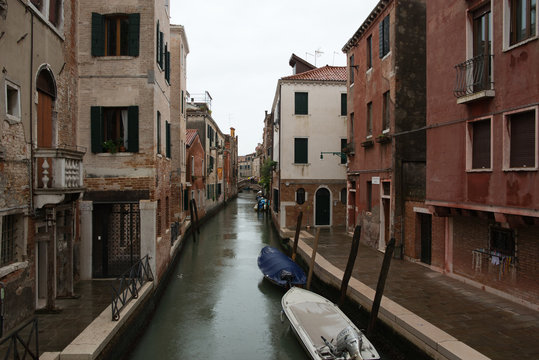 Roads And Canals In Venice Italy Without Crowds In Dull Weather