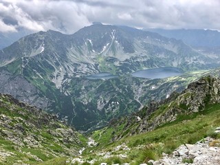 Widok na Dolinę Pięciu Stawów Polskich z przełęczy Krzyżne