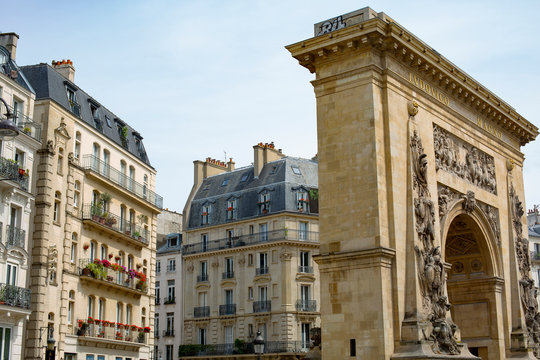 Fototapeta Porte Saint-Denis surrounded by buildings, French architecture, Parisian neighbourhood, landmark in Paris