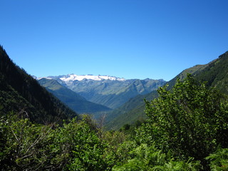 Camino hacia el Saut deth Pish (Vielha - Catalluña)