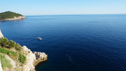 Fototapeta na wymiar View of the blue ocean from the coast of croatia.