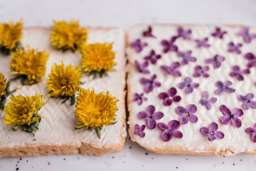 Obraz na płótnie Canvas sandwiches with flowers on a plate