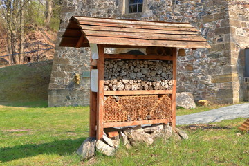 wild bee and insect shelter hotel