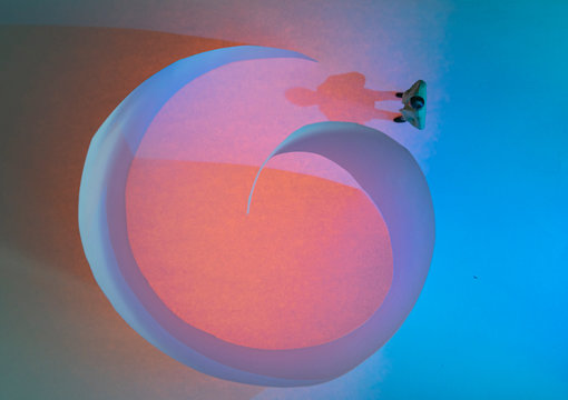 Light and shadow assembly with miniatures and colors from blue to red