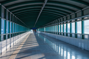 기차 플랫폼 터널 공중다리