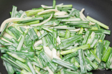 焼いているニラチヂミ