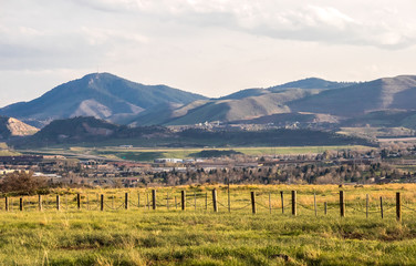 Naklejka premium Beautiful spring landscape in South Table Mountain Park, Golden, Colorado