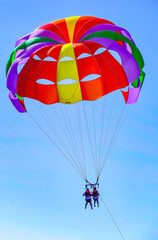Parasailing am Mittelmeer