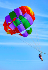 Parasailing am Mittelmeer