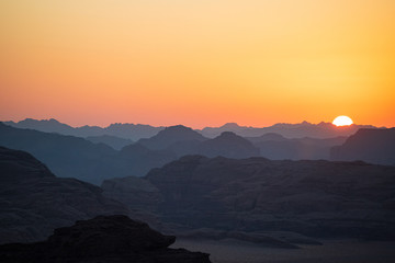 tramonto nel deserto Wadi Rum, Giordania