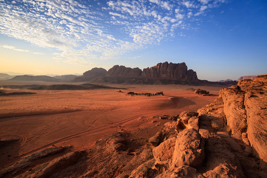 tramonto nel deserto Wadi Rum, Giordania	