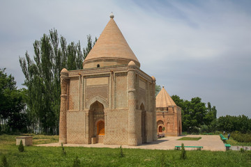 Fototapeta premium Allphotokz Mausoleum Aisha Bibi 20060523 7585 5D S