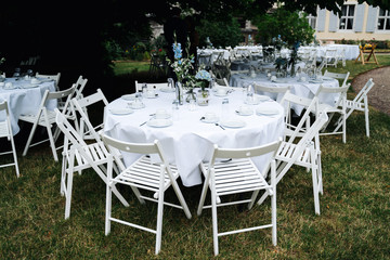 photo of an empty wedding dinner tables in the garden