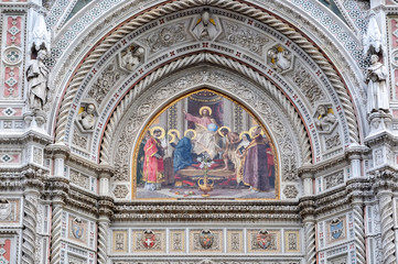Fototapeta na wymiar Facade of Cathedral of Saint Mary of the Flower (Cattedrale di Santa Maria del Fiore) or Duomo di Firenze, Florence, Italy